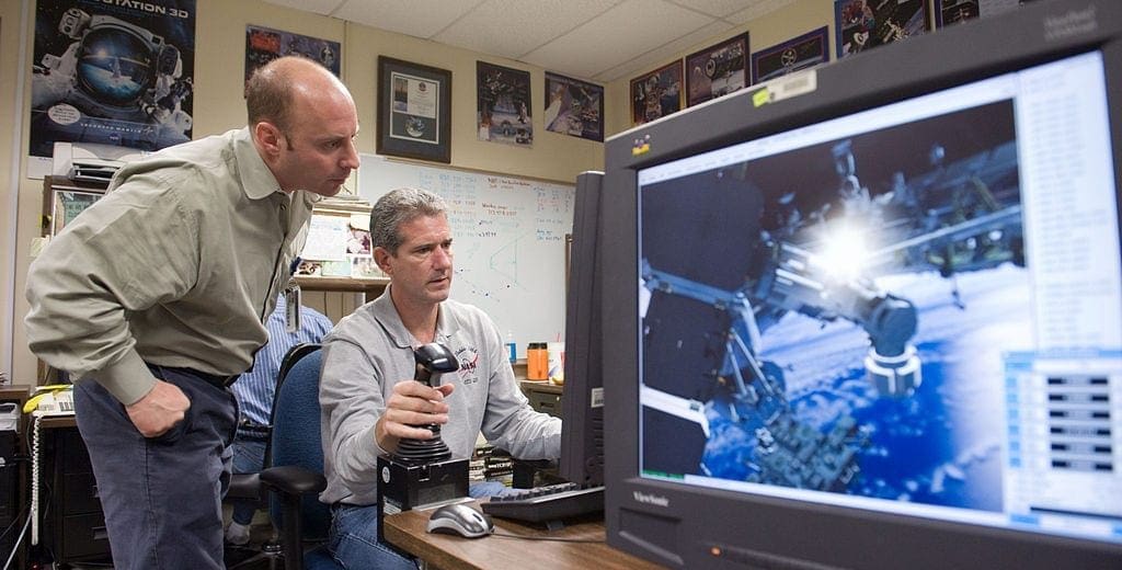 1024px-STS-132_Good_Reisman_use_vr_Lab Capturing knowledge